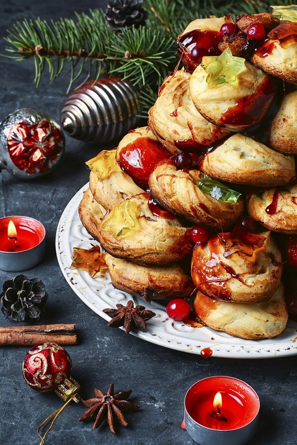 How to Construct a Show-Stopping Croquembouche with Spun Sugar?